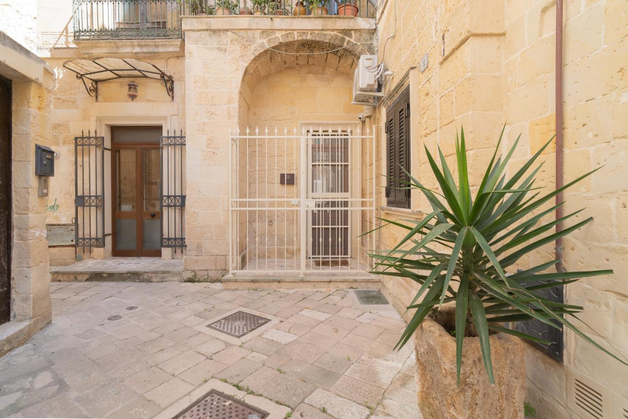 Dimora Barocca Apartment Irene Lecce Exterior photo